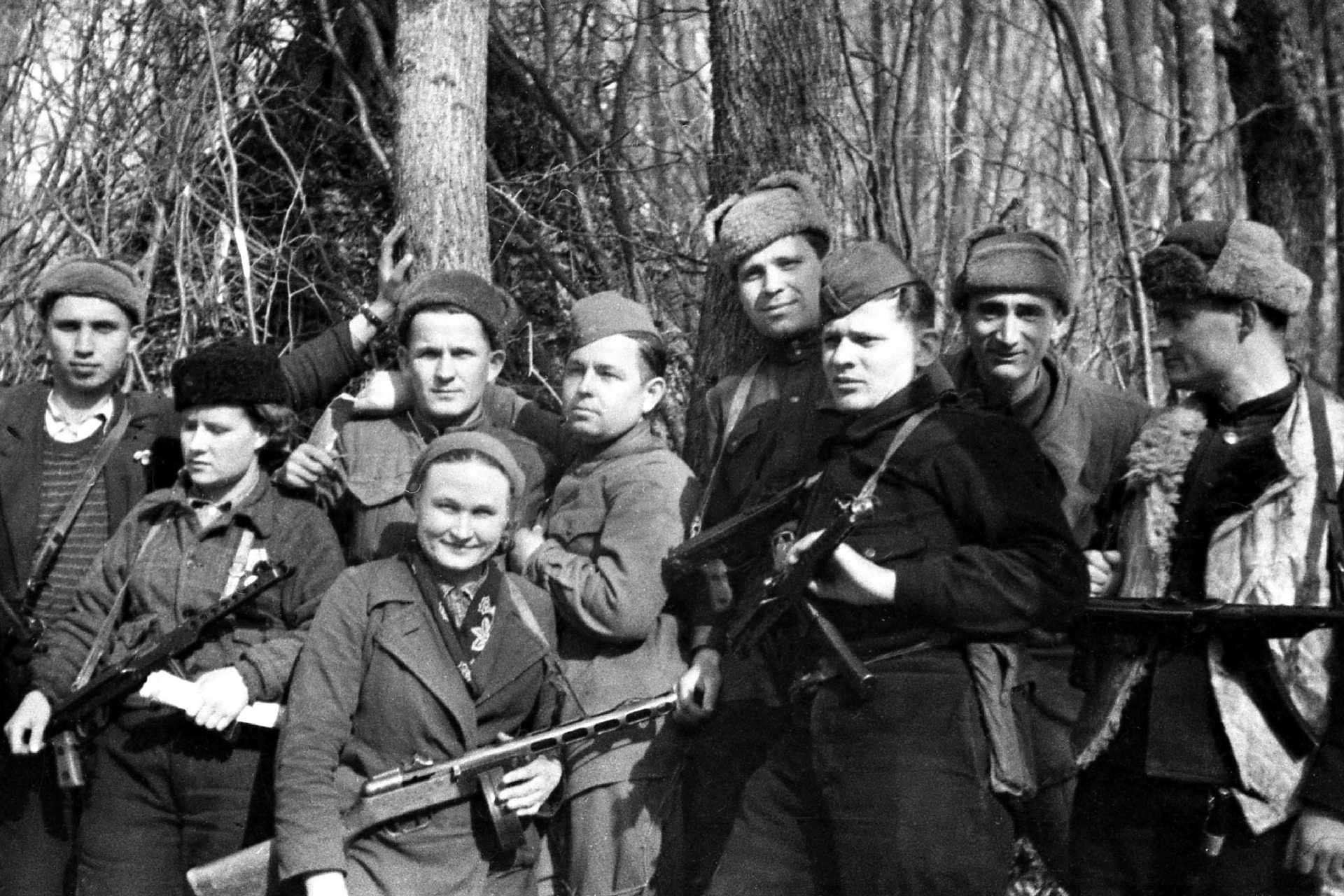 29 июня - День памяти о партизанах и подпольщиках, сражавшихся с фашистами в годы Великой Отечественной войны.