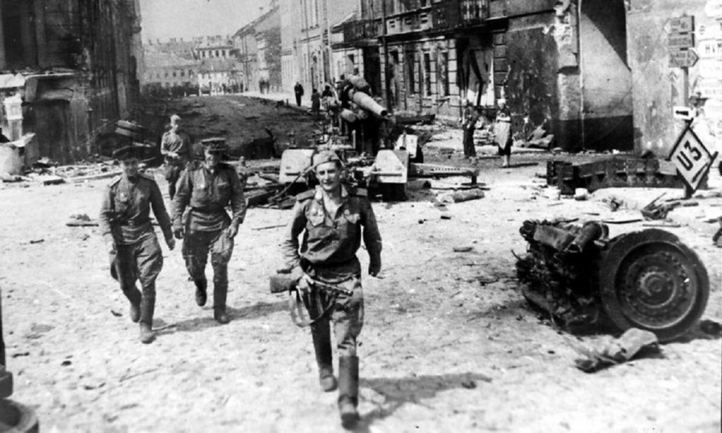 13 июля - Памятная дата военной истории России - Освобождение столицы Литвы от немецко-фашистских захватчиков (1944 год).