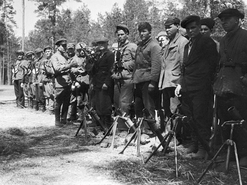 29 июня - День памяти о партизанах и подпольщиках, сражавшихся с фашистами в годы Великой Отечественной войны.