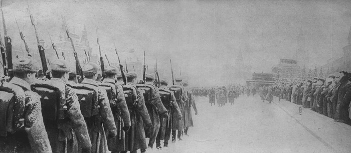 7 ноября - День воинской славы России - Парад на Красной площади (1941 год).